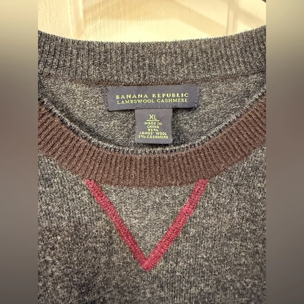 🍌 Men’s XL Banana Republic Gray & Brown Crewneck Sweater w/ Maroon Stitching 🍌